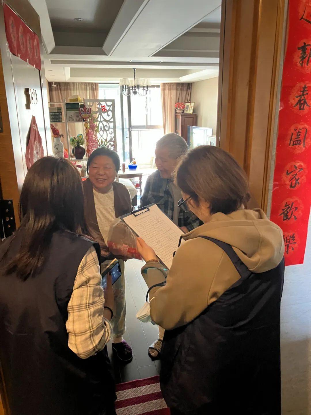 他們在“四百”走訪中織就溫情社區網絡