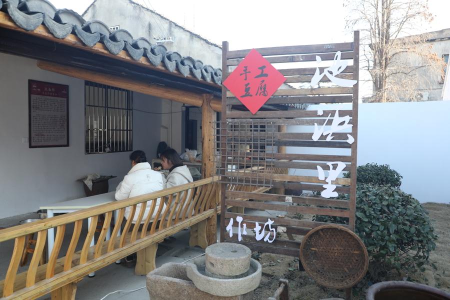 過了臘八就是年!傳承百年技藝,楓涇這家手工豆腐坊豆香四溢……