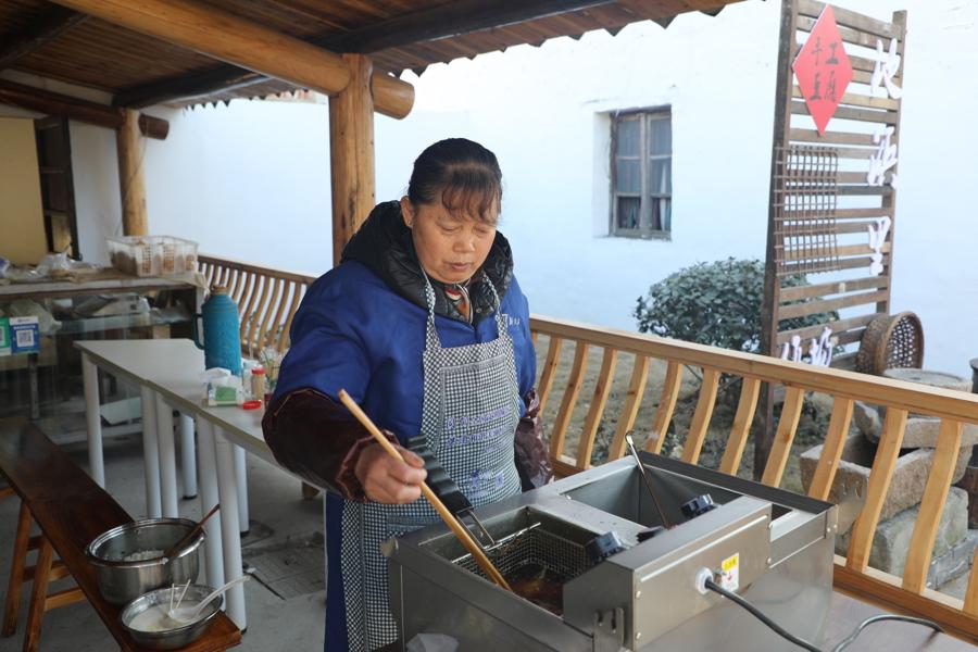 過了臘八就是年!傳承百年技藝,楓涇這家手工豆腐坊豆香四溢……