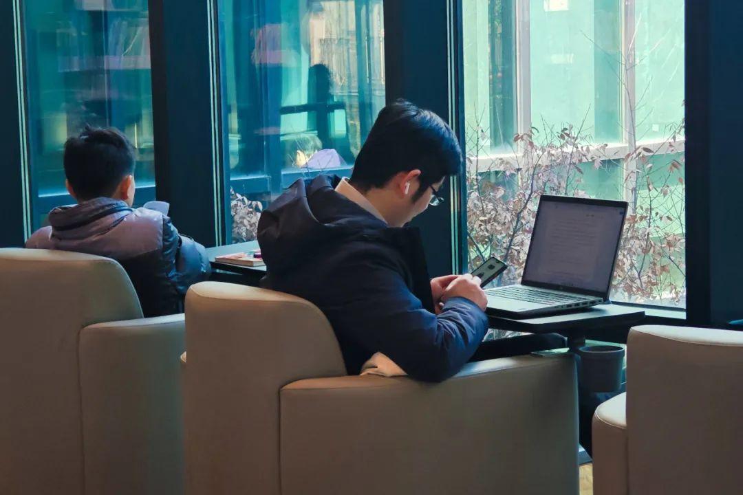 來偒傣書房讀萬卷書,品味屬于金匯的詩和遠(yuǎn)方→