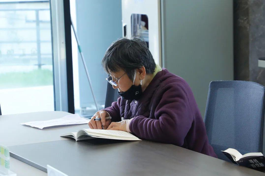 來偒傣書房讀萬卷書,品味屬于金匯的詩和遠(yuǎn)方→