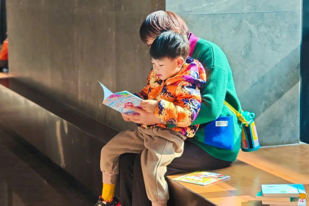 來偒傣書房讀萬卷書,品味屬于金匯的詩和遠(yuǎn)方→