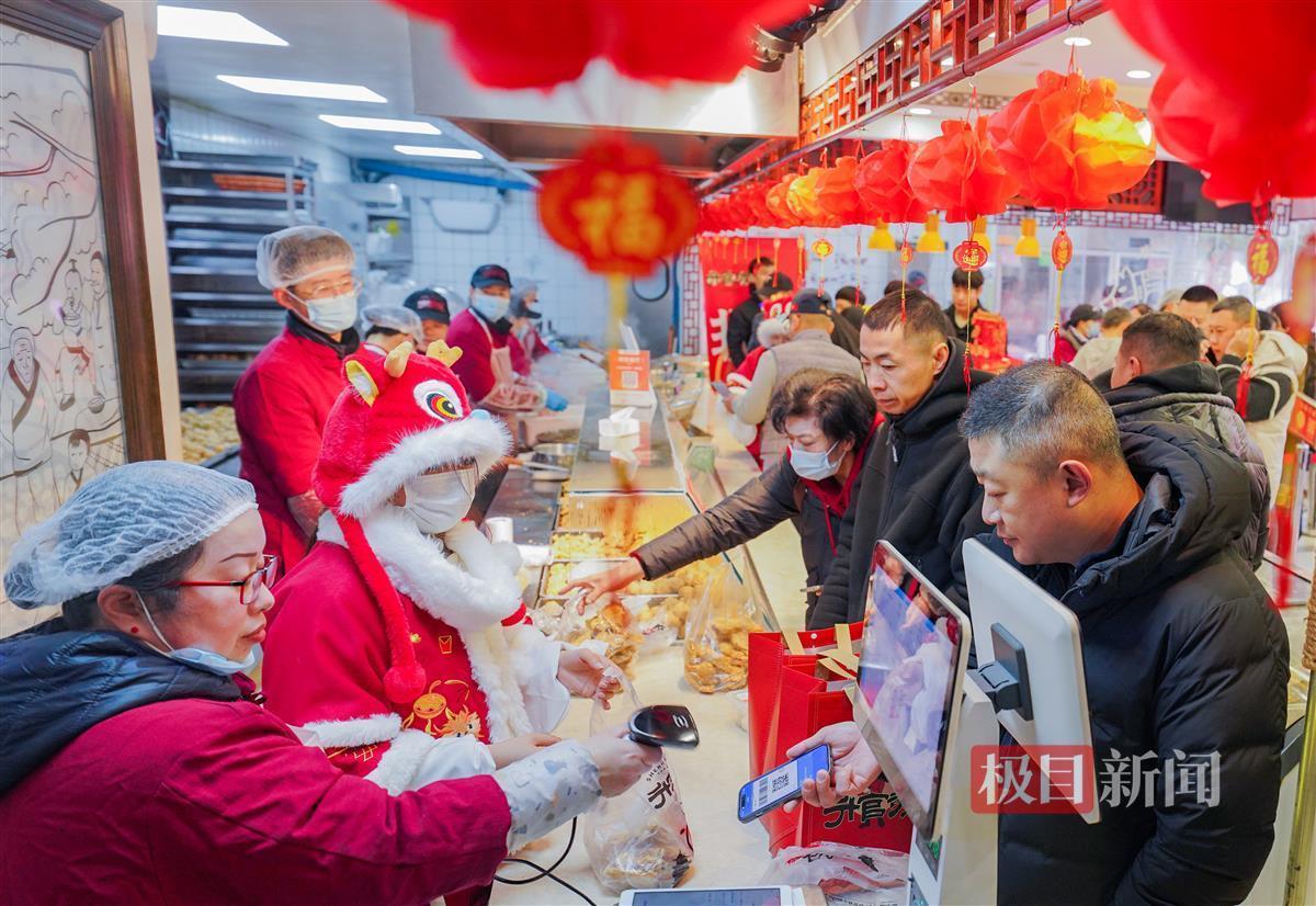 過了臘八就是年,非遺黃燜圓子年貨節“噴香”開場