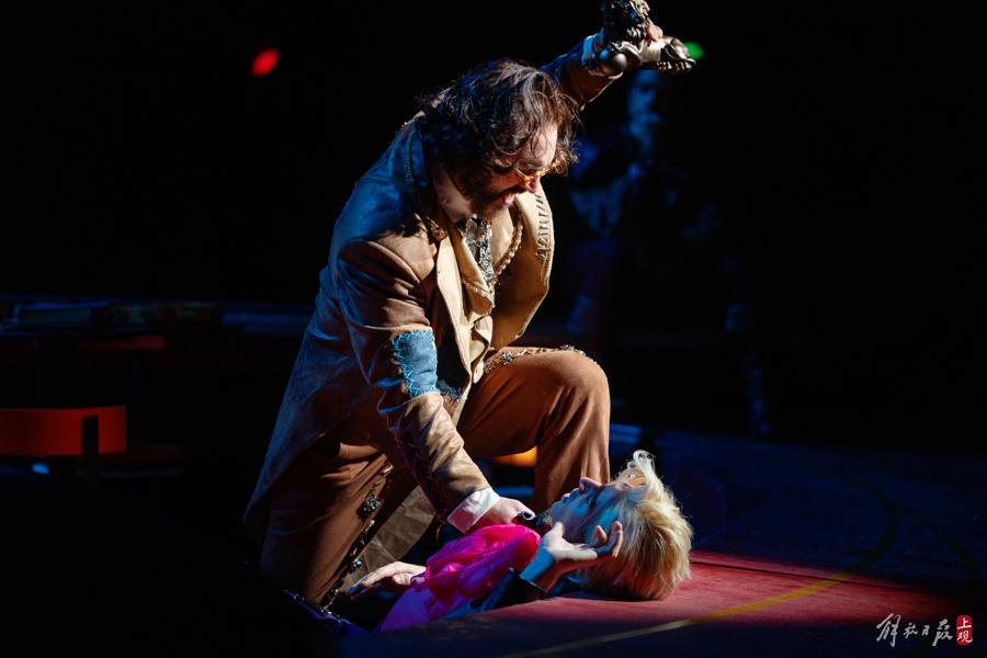 “大彗星”降落前灘,華美視聽語言打造“中國的百老匯”作品