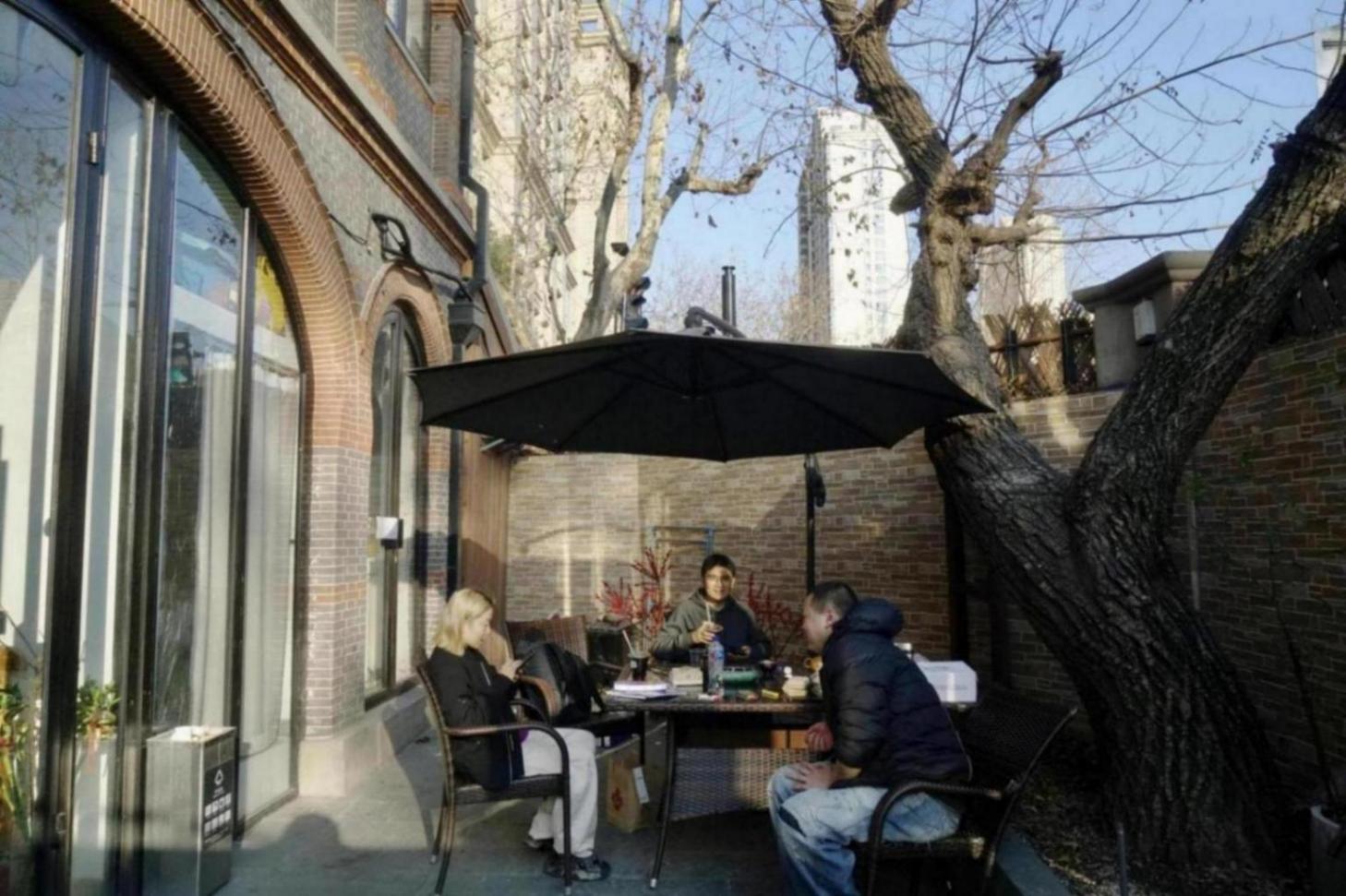 舊貌換新顏的沿街“紅房子”,滿眼都是風(fēng)情