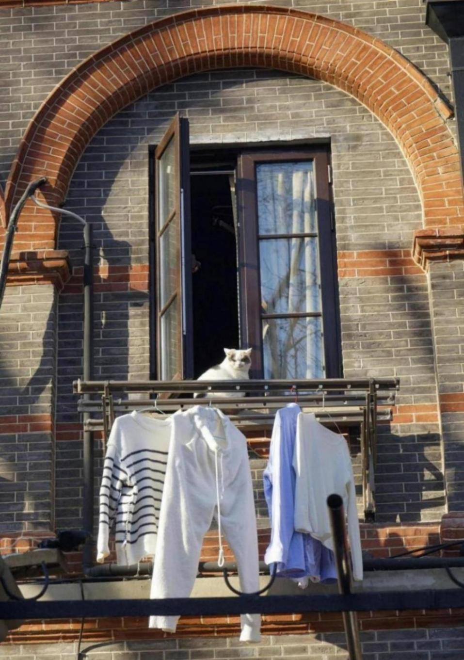 舊貌換新顏的沿街“紅房子”,滿眼都是風(fēng)情