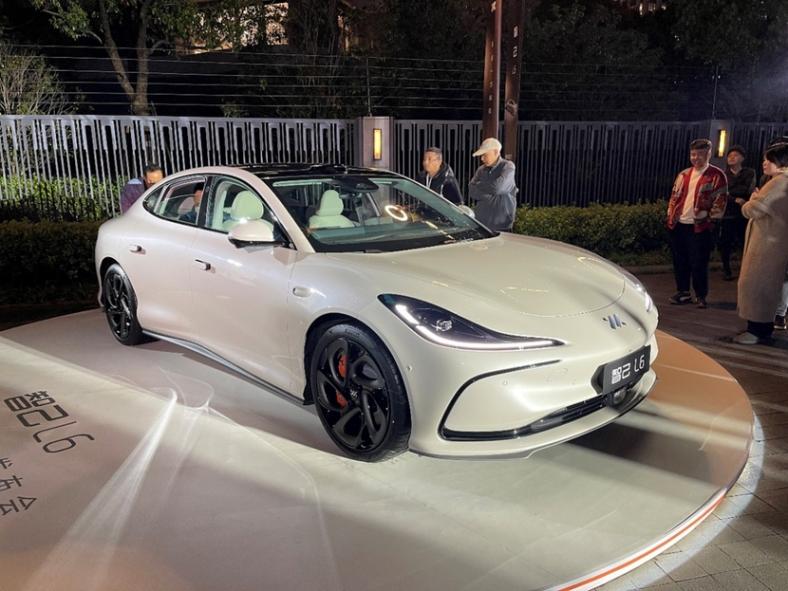 智己L6處處碰瓷小米SU7 預售價23-33萬元合適嗎?