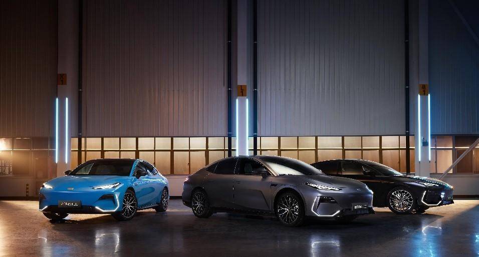 吉利銀河E8兩驅(qū)龍騰版+四驅(qū)龍騰版正式發(fā)布 售價16.58萬起