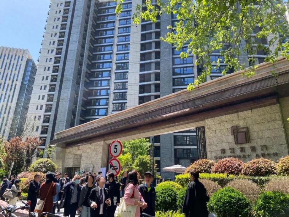 1.1億元樓王開局秒罄!上海陸家嘴212套豪宅“日光”