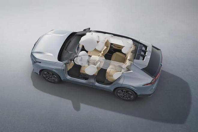 全景天幕+AVDC影子車手,適合工薪階層,10萬元級SUV傳祺GS4 MAX