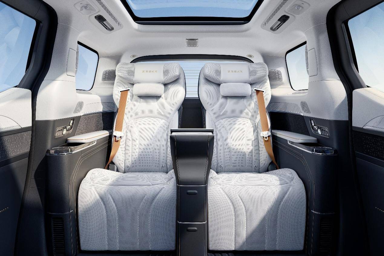 給極氪009光輝一個(gè)機(jī)會,它幫你把埃爾法價(jià)格砍下來