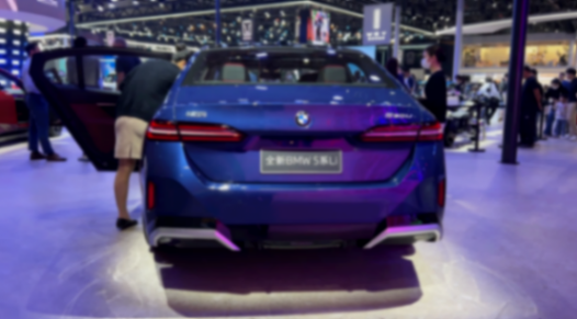 配置升級(jí)35項(xiàng),搭2.0T四驅(qū),售50.59萬!寶馬5系四驅(qū)上市