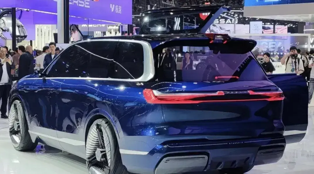 “最便宜”中大型SUV!吉利銀河星艦概念車曝光,最晚年內(nèi)上市