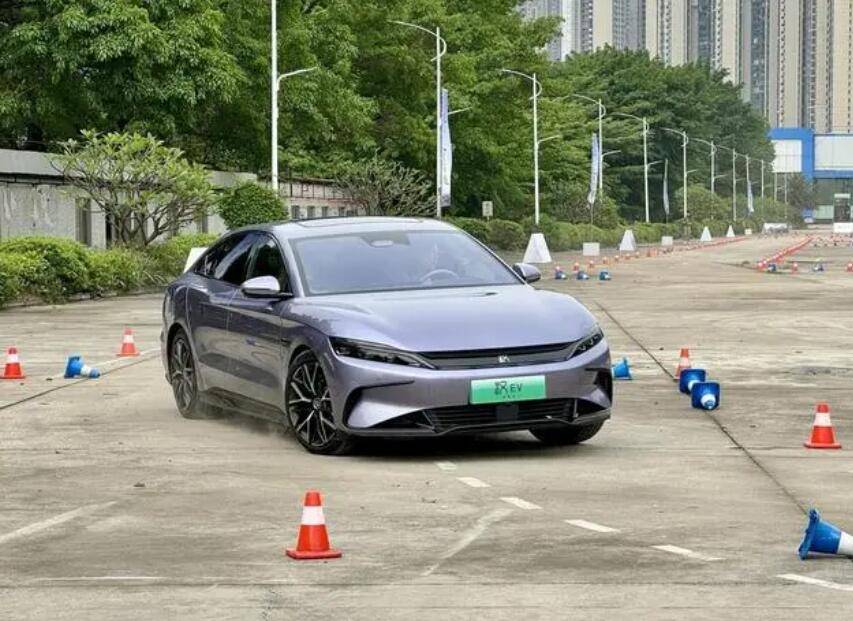 全系標配云輦-C,終結“油電之爭” 比亞迪漢唐雙子星是認真的