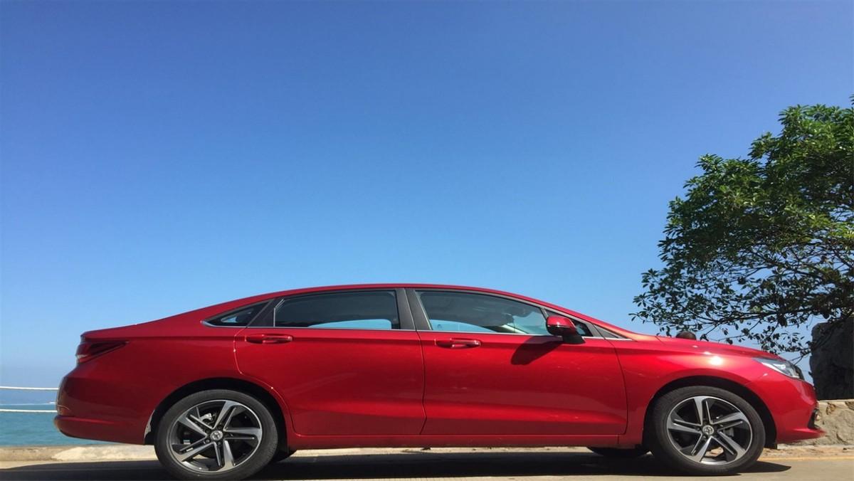 全系車型降2萬,榮威這場“榮卷風”刮進了誰的心里?