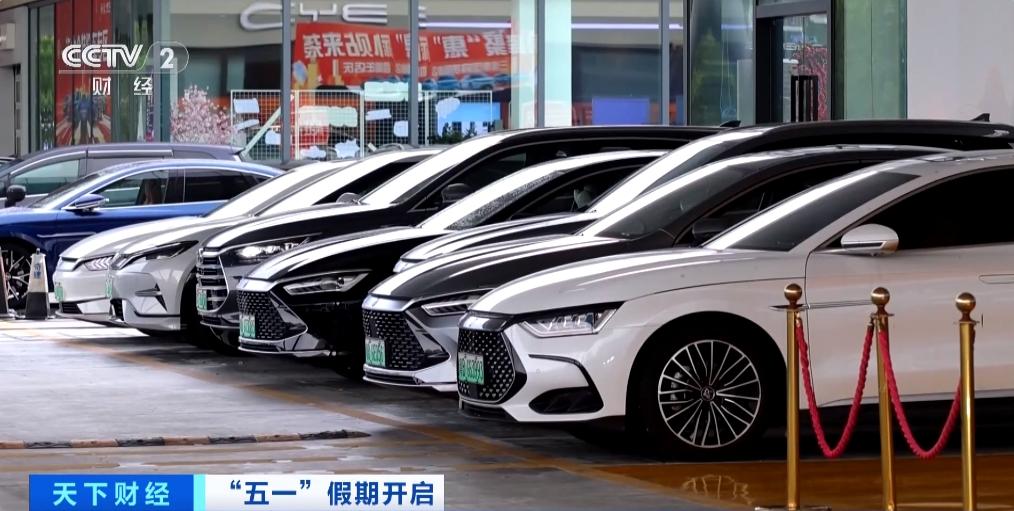 假期租車業務火爆,新能源車型成“90后”自駕游新寵!記者走訪→