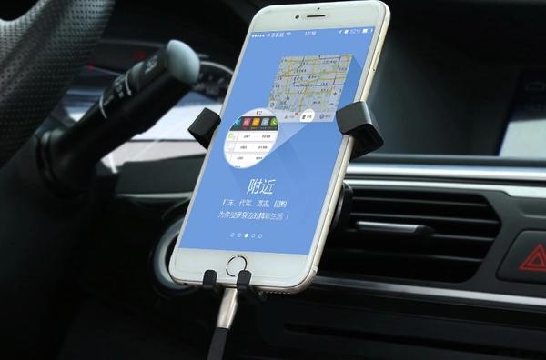 駕駛導航新式的用法出來了,僅需2秒,路況同步顯現到車玻璃