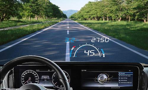 駕駛導航新式的用法出來了,僅需2秒,路況同步顯現到車玻璃