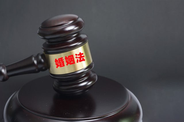 李福貴談19歲結婚一年后分開:早婚困境中的覺醒與成長
