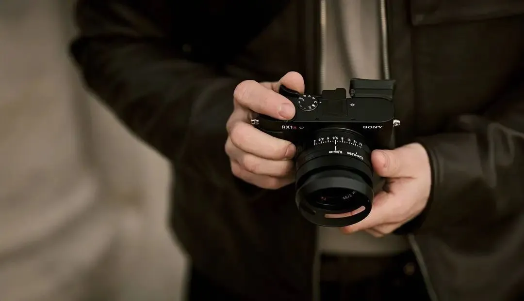 一臺卡片機賣9000塊,理光的草船借了富士的箭