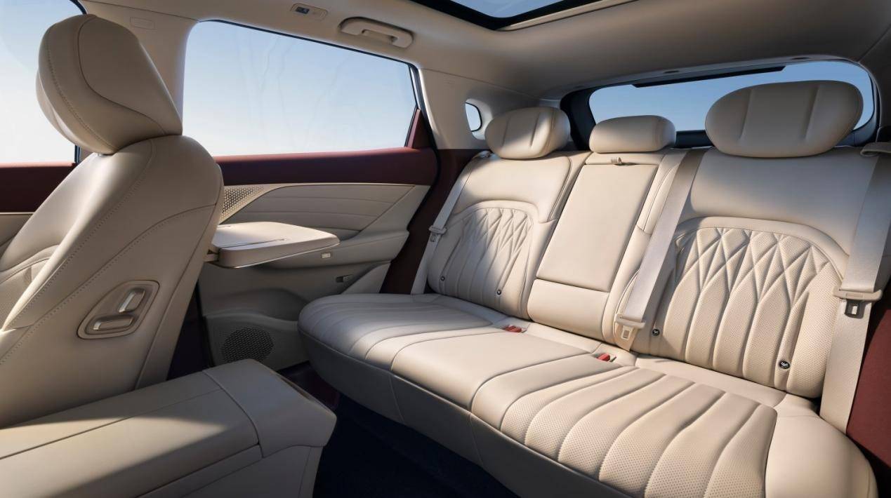 空間/配置越級,性能兼顧節能,東風風神L8成都車展上市