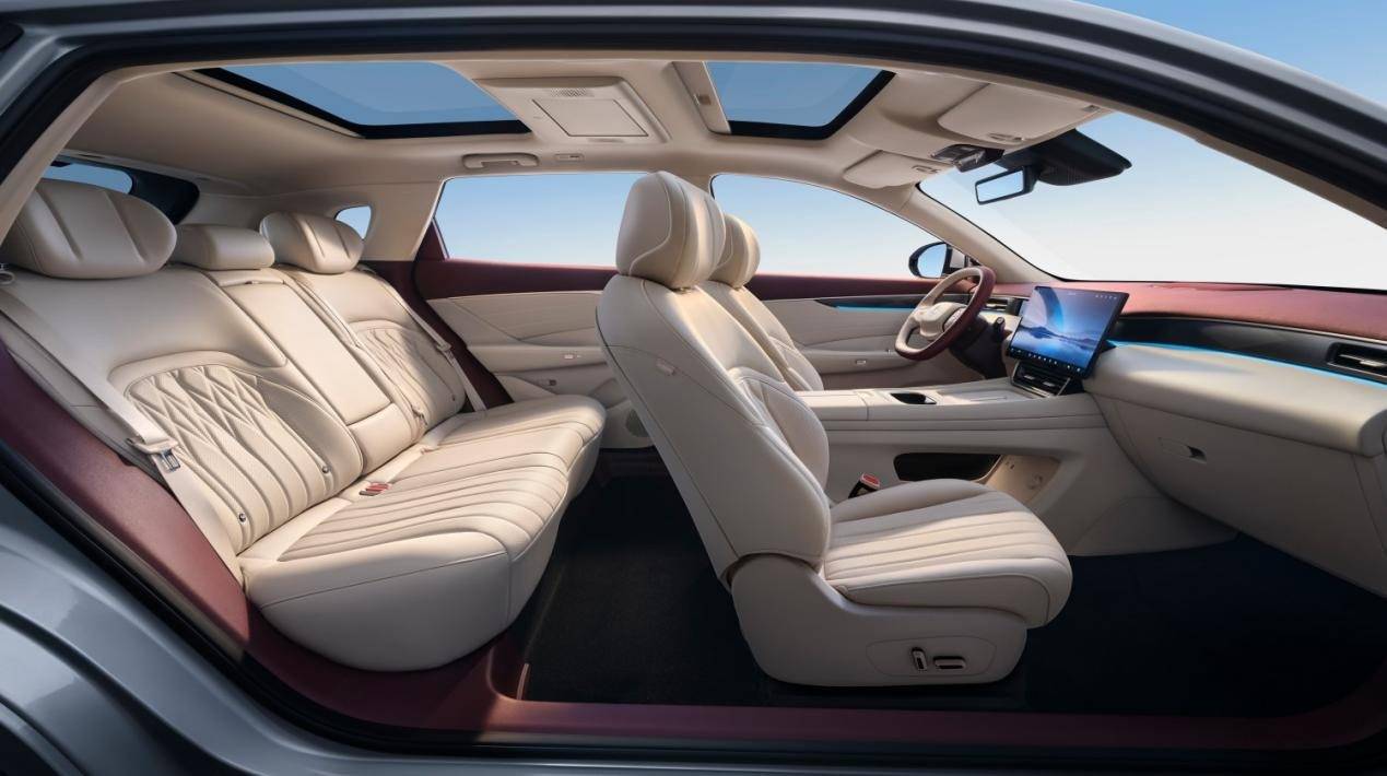 空間/配置越級,性能兼顧節能,東風風神L8成都車展上市