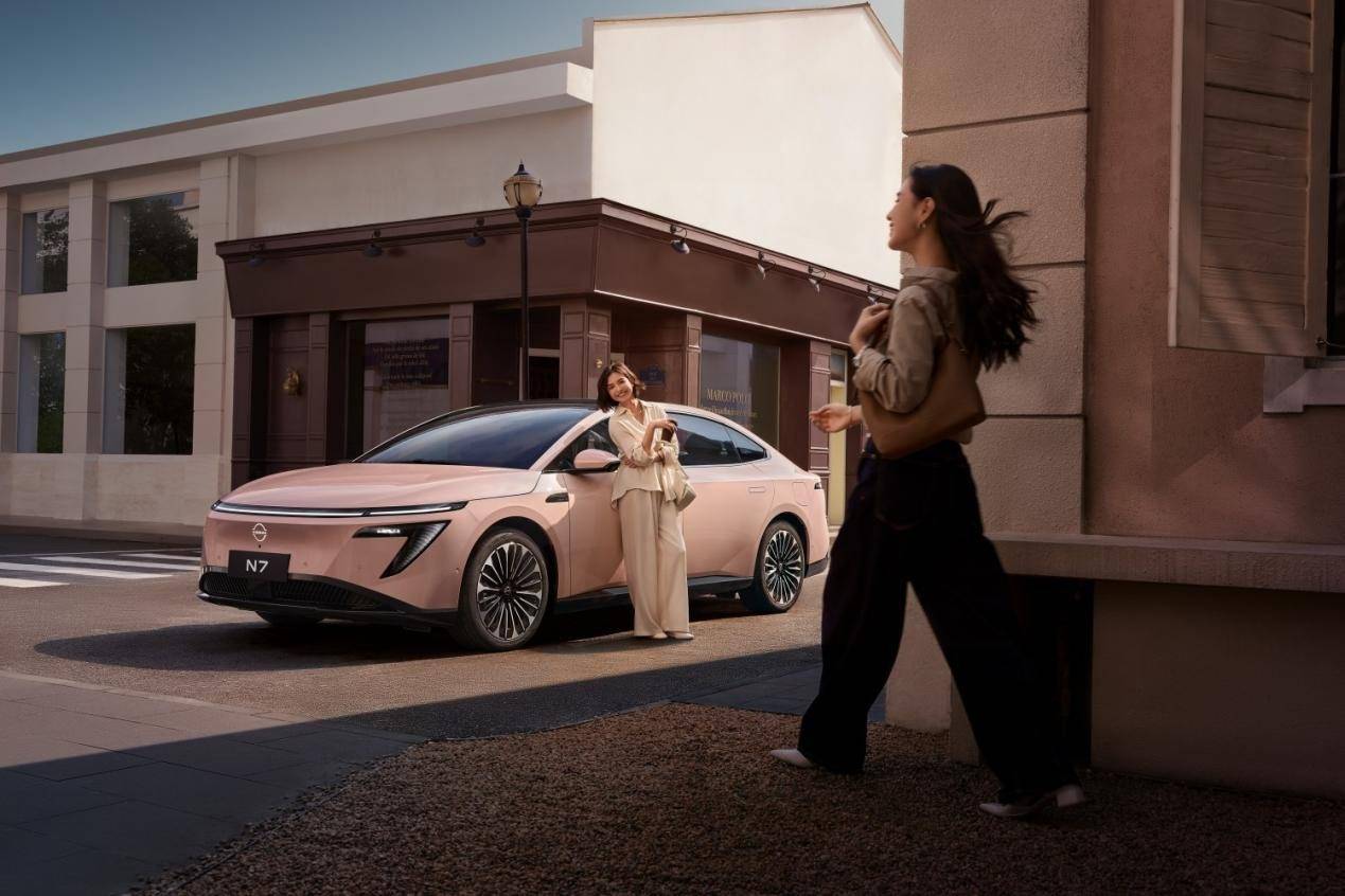 從“玫瑰摩卡新內(nèi)飾”,見證東風(fēng)日產(chǎn)N7為何受女性偏愛