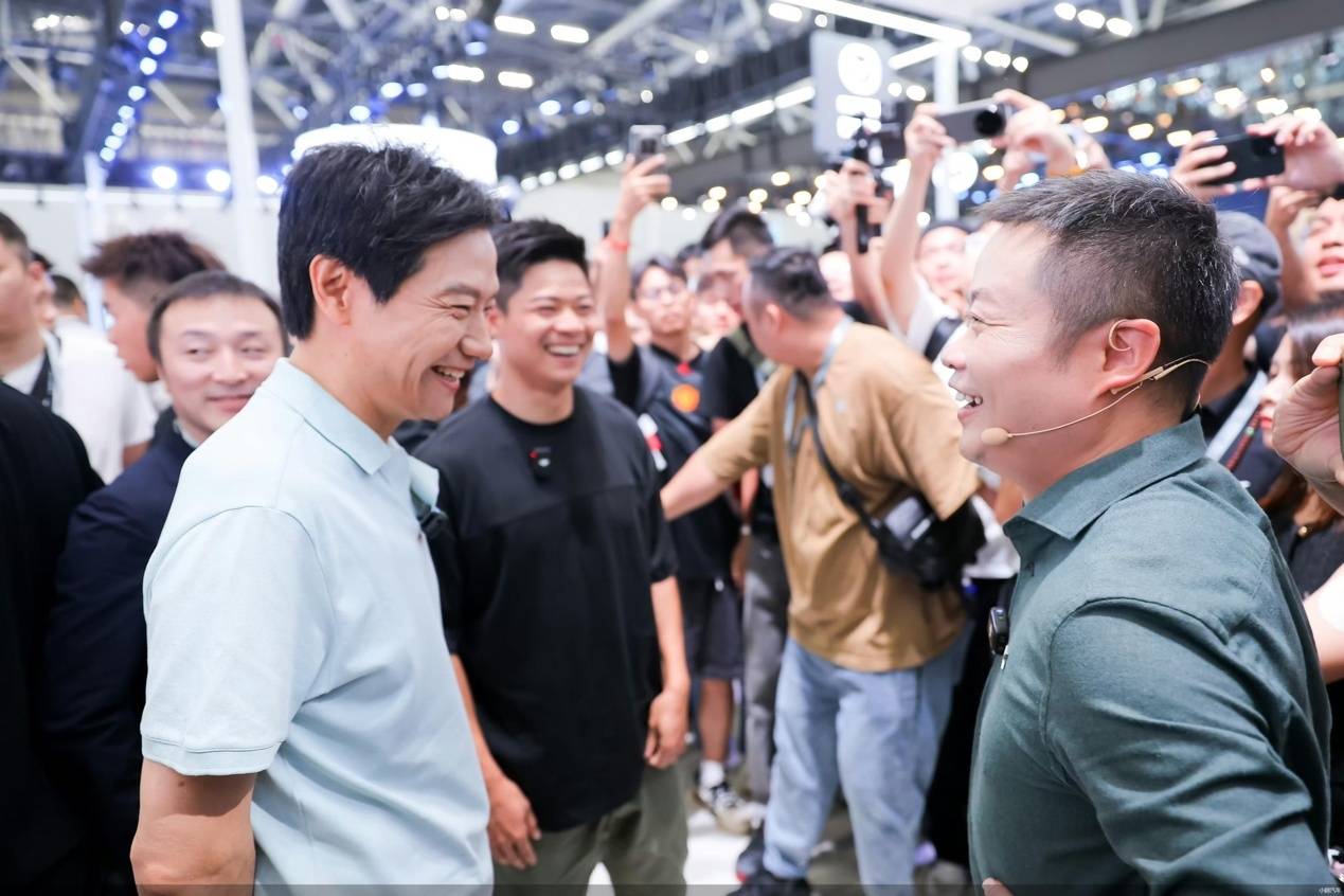 目標年內盈利,先沖線的是小鵬還是小米?