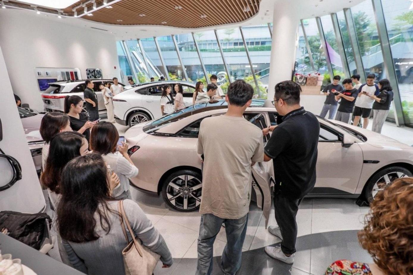 目標年內盈利,先沖線的是小鵬還是小米?