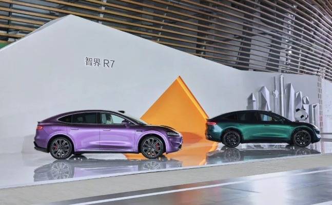 鴻蒙智行“踩電門”,新品集中下餃子,上演同門廝殺?