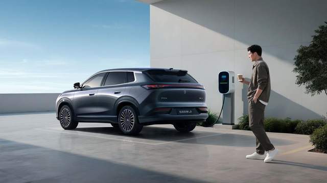 朱廣權(quán)助陣風(fēng)神L8上市,11.39萬(wàn)起能否成“質(zhì)價(jià)比”標(biāo)桿?