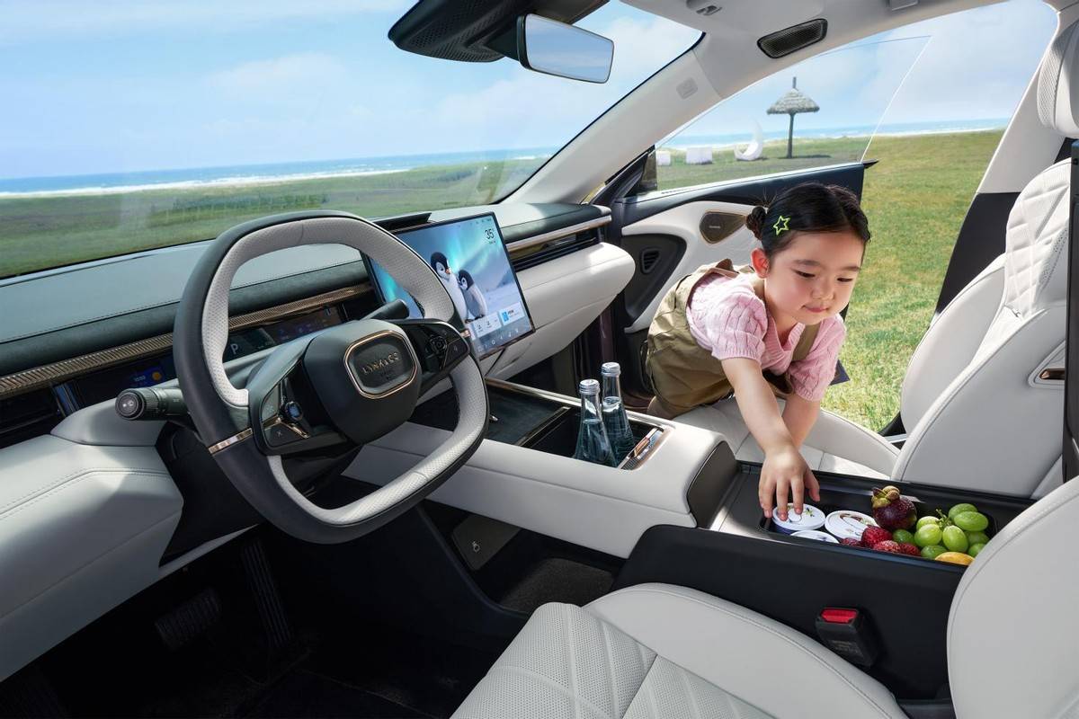 “給你點顏色看看”,16萬級智能電混四驅轎車來攪局了