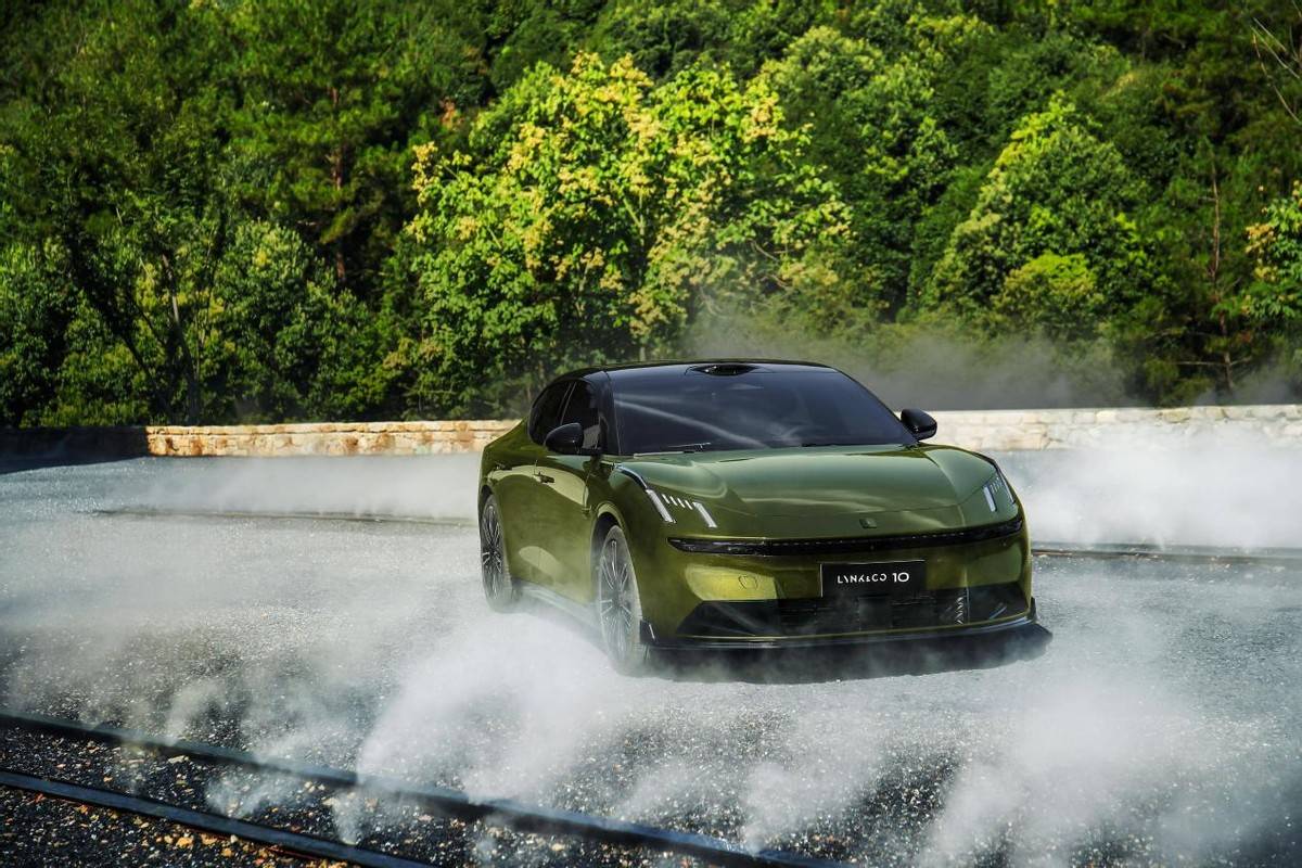 “給你點顏色看看”,16萬級智能電混四驅轎車來攪局了