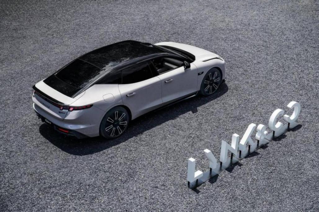 “給你點顏色看看”,16萬級智能電混四驅轎車來攪局了