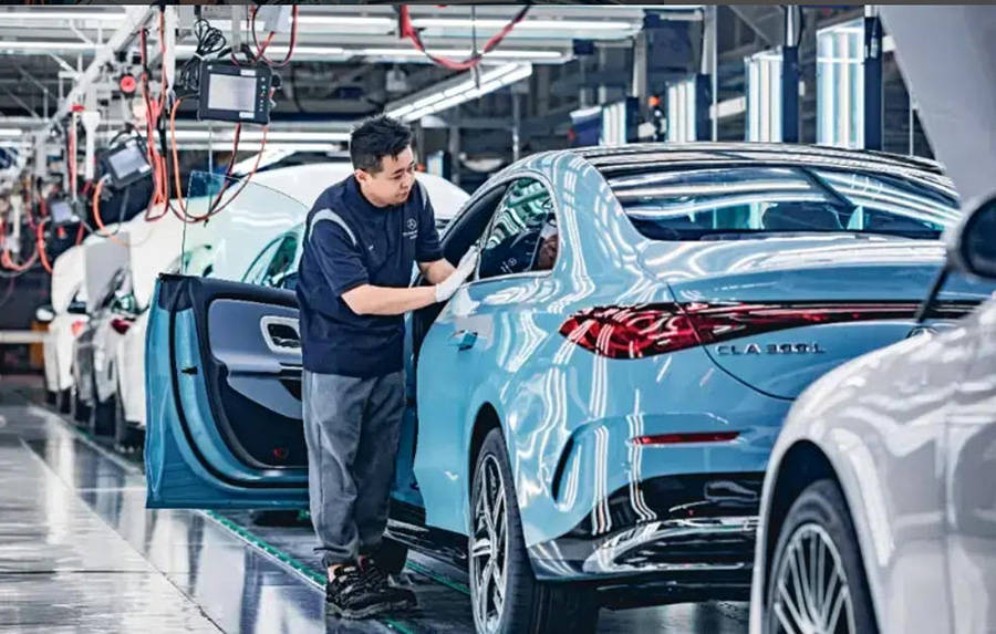 全新奔馳CLA純電版正式下線 800V高壓架構打造/秋季上市