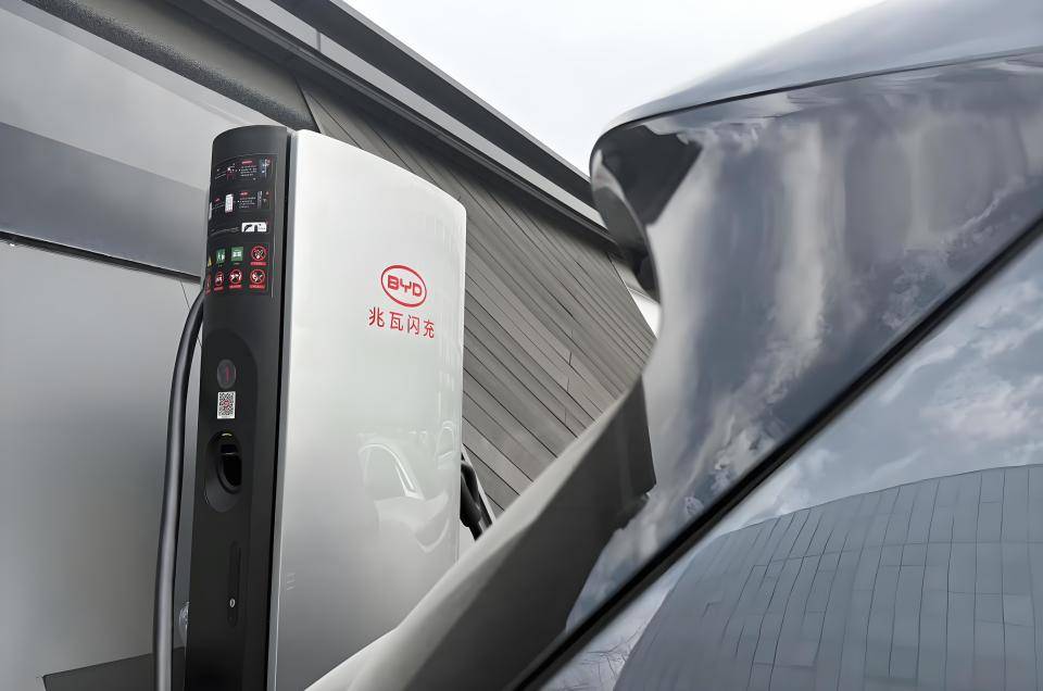 充電速度堪比加油,電動(dòng)車馬上“無(wú)敵”了?大城市車主怕笑不出來(lái)