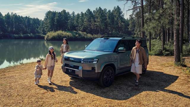 17.98萬,又一款硬派SUV上市,標配電吸尾門+小書包,可選無人機