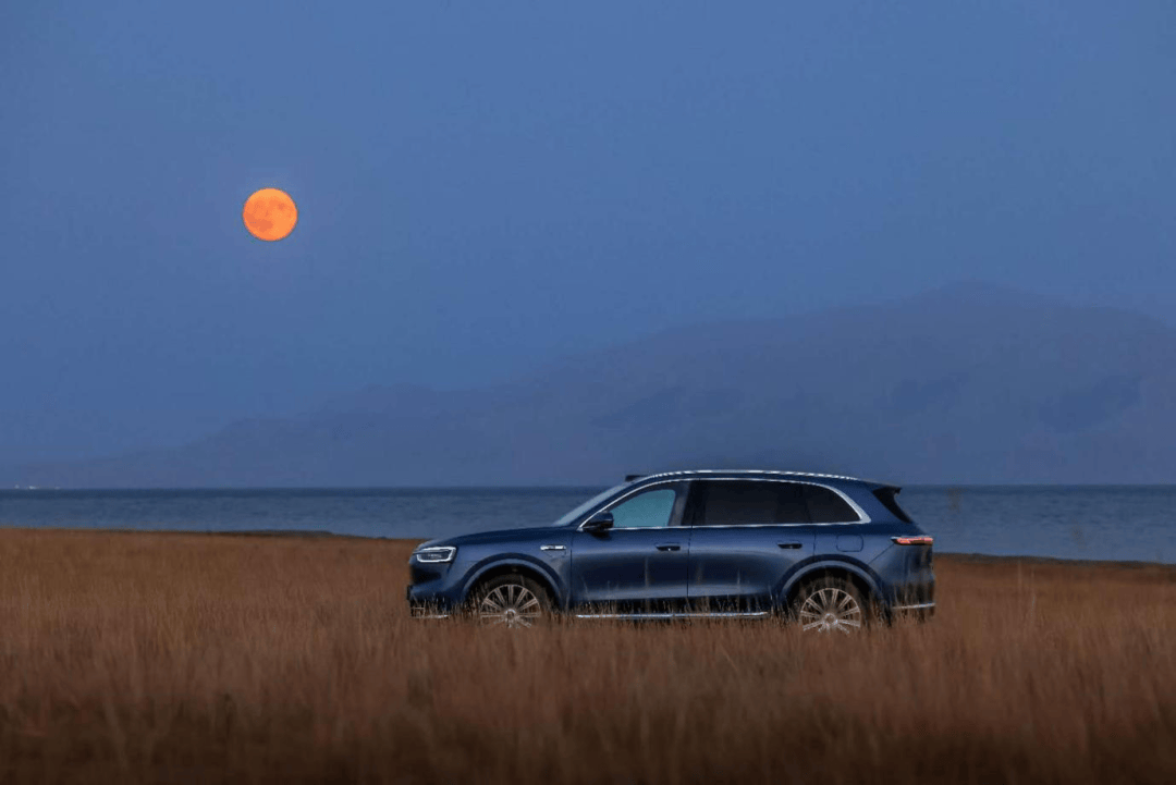 30萬級破局者!全新問界M7如何改寫家庭智慧SUV行業規則