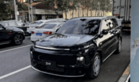 全新零跑D19實車曝光,感覺都可以打問界M9了