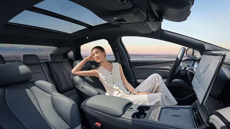 2026款海豹07DM-i上市,14.98萬起實現(xiàn)”入門即滿配“