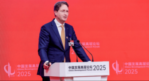 用寶馬發動機?奔馳:純屬胡扯!