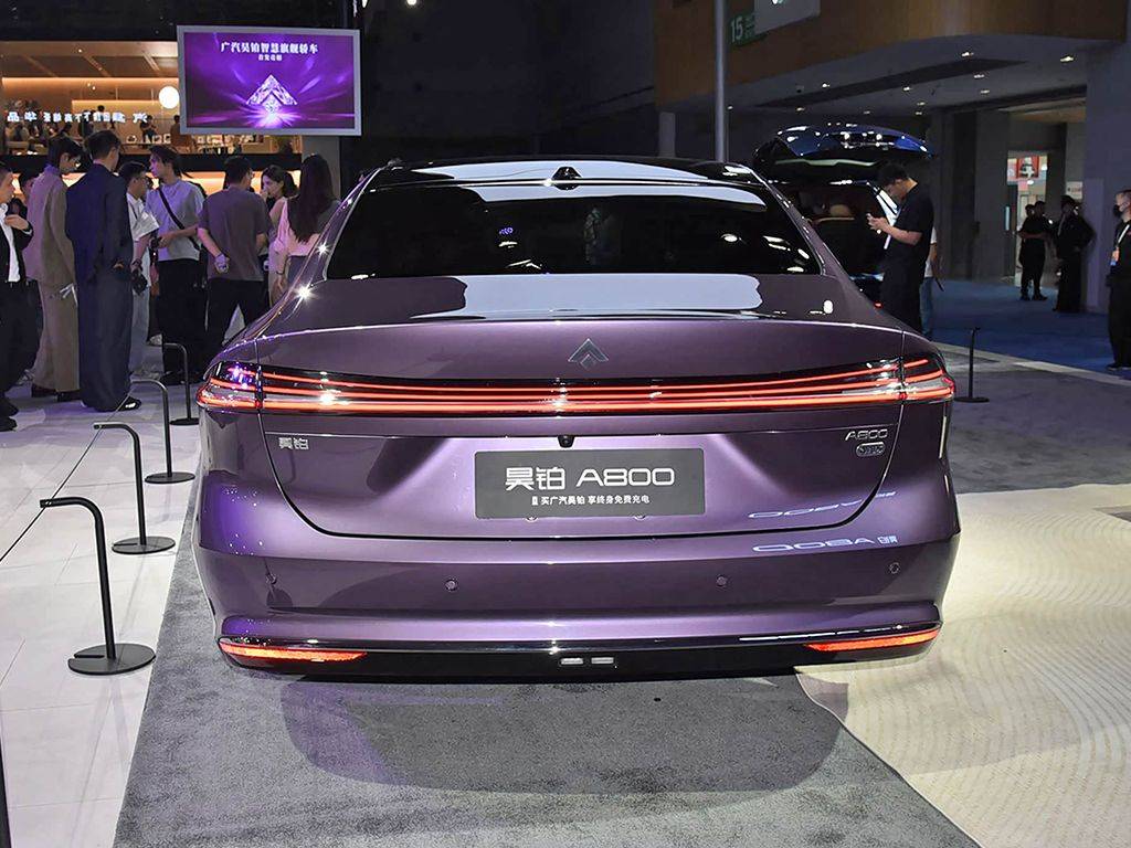 想買中大型車的注意!昊鉑A800要來了,配乾崑智駕、鴻蒙座艙