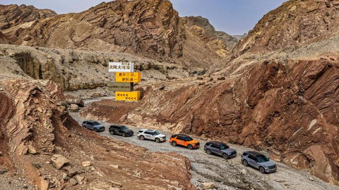 以“探險(xiǎn)”之名,向沙海問路!福特探險(xiǎn)者“死亡之海”塔克拉瑪干全場(chǎng)景穿越