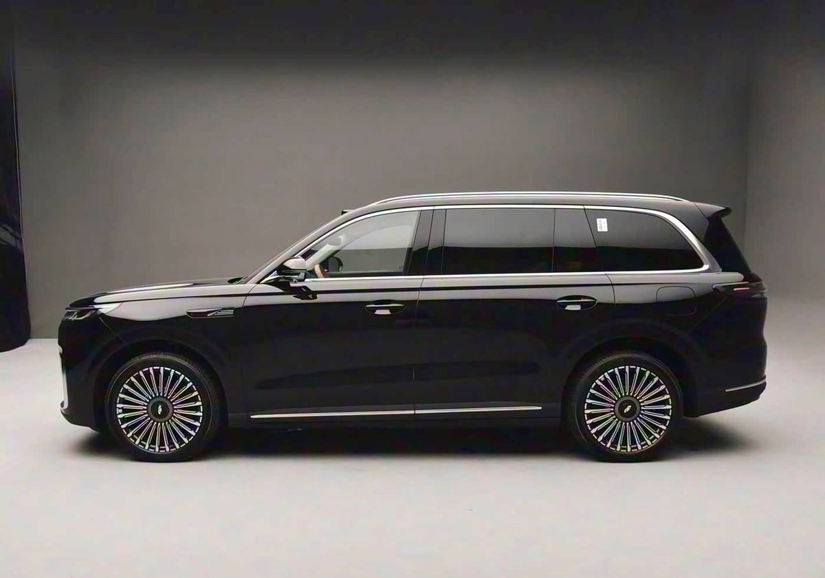 風(fēng)云T11 10月13日預(yù)售!6座大型SUV,二排配大屏,綜合續(xù)航1400km