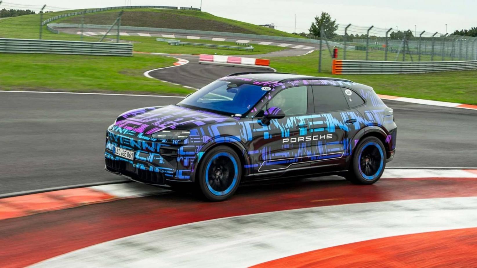 保時(shí)捷卡宴電動(dòng)版內(nèi)飾官圖曝光:中控曲面屏!?