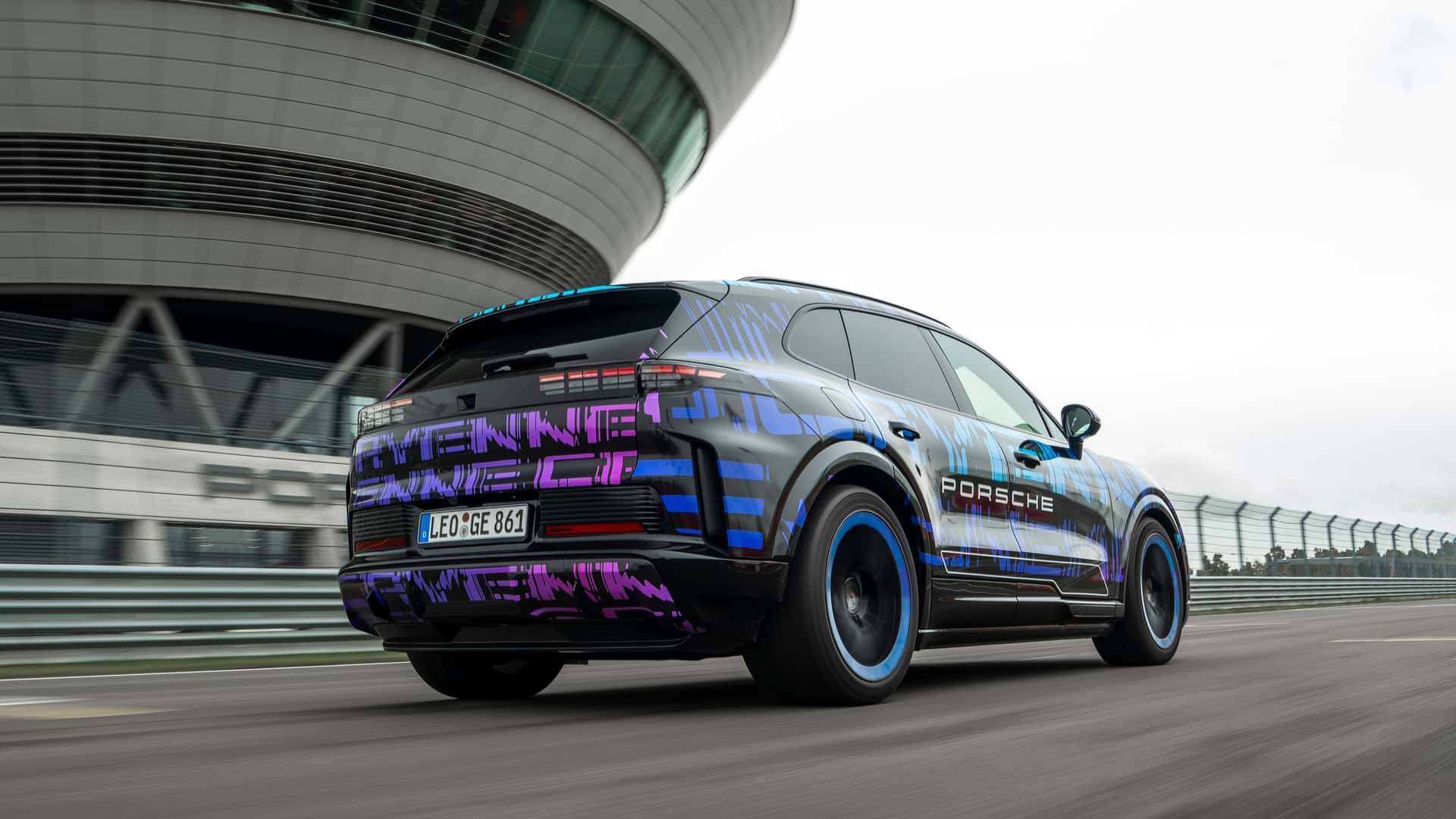 保時(shí)捷卡宴電動(dòng)版內(nèi)飾官圖曝光:中控曲面屏!?