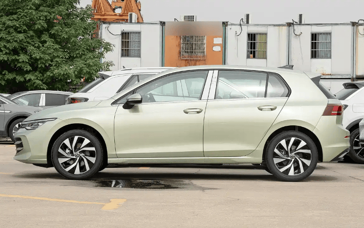 2026款大眾高爾夫上市!R-Line車型價(jià)格上調(diào)