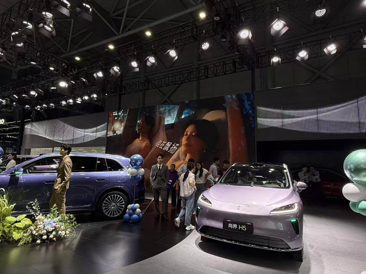 直擊鴻蒙智行展臺(tái):見證問界M7與享界S9T的溫情交付時(shí)刻