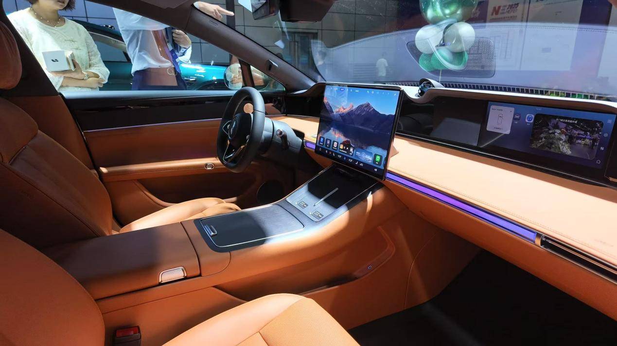 直擊鴻蒙智行展臺(tái):見證問界M7與享界S9T的溫情交付時(shí)刻