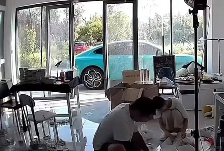 小米汽車突然自己開走上熱搜!官方回應來了!